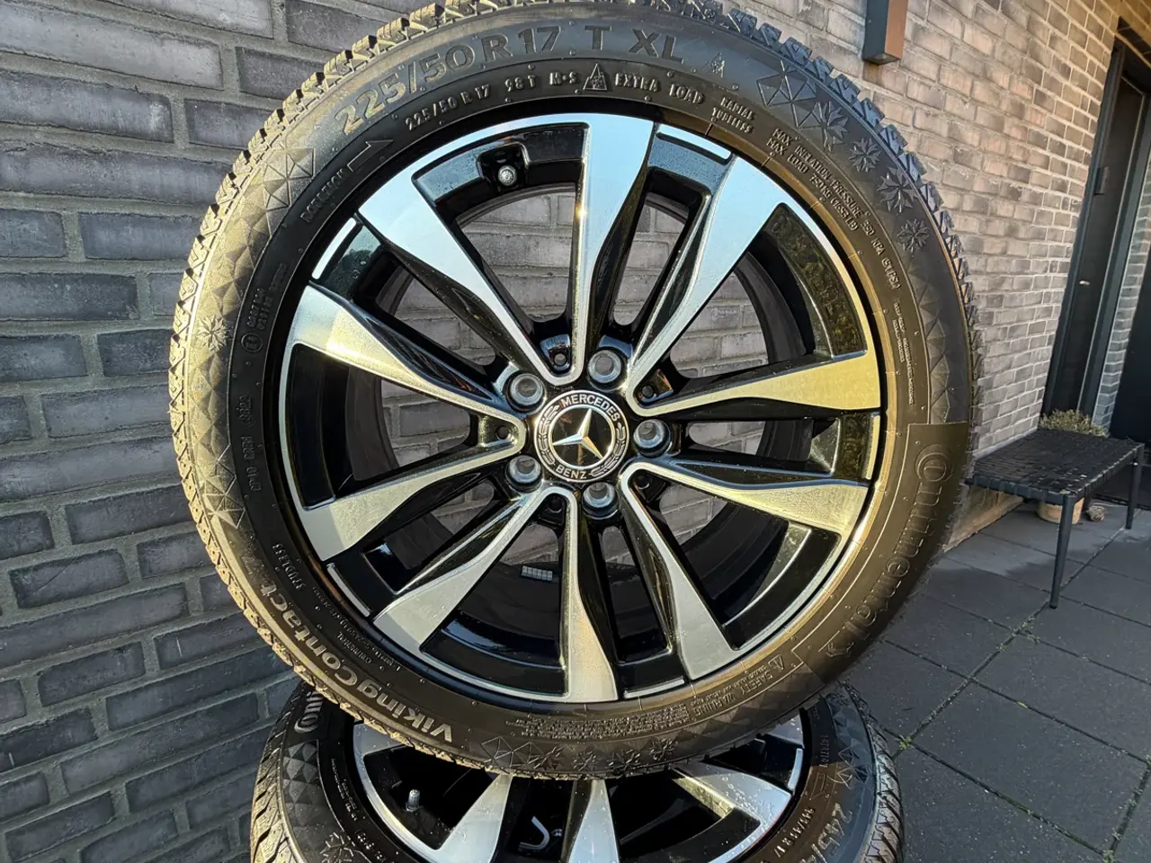 Billede 4 - Mercedes 17 fælge med vinterdæk passer til C/E/CLA
