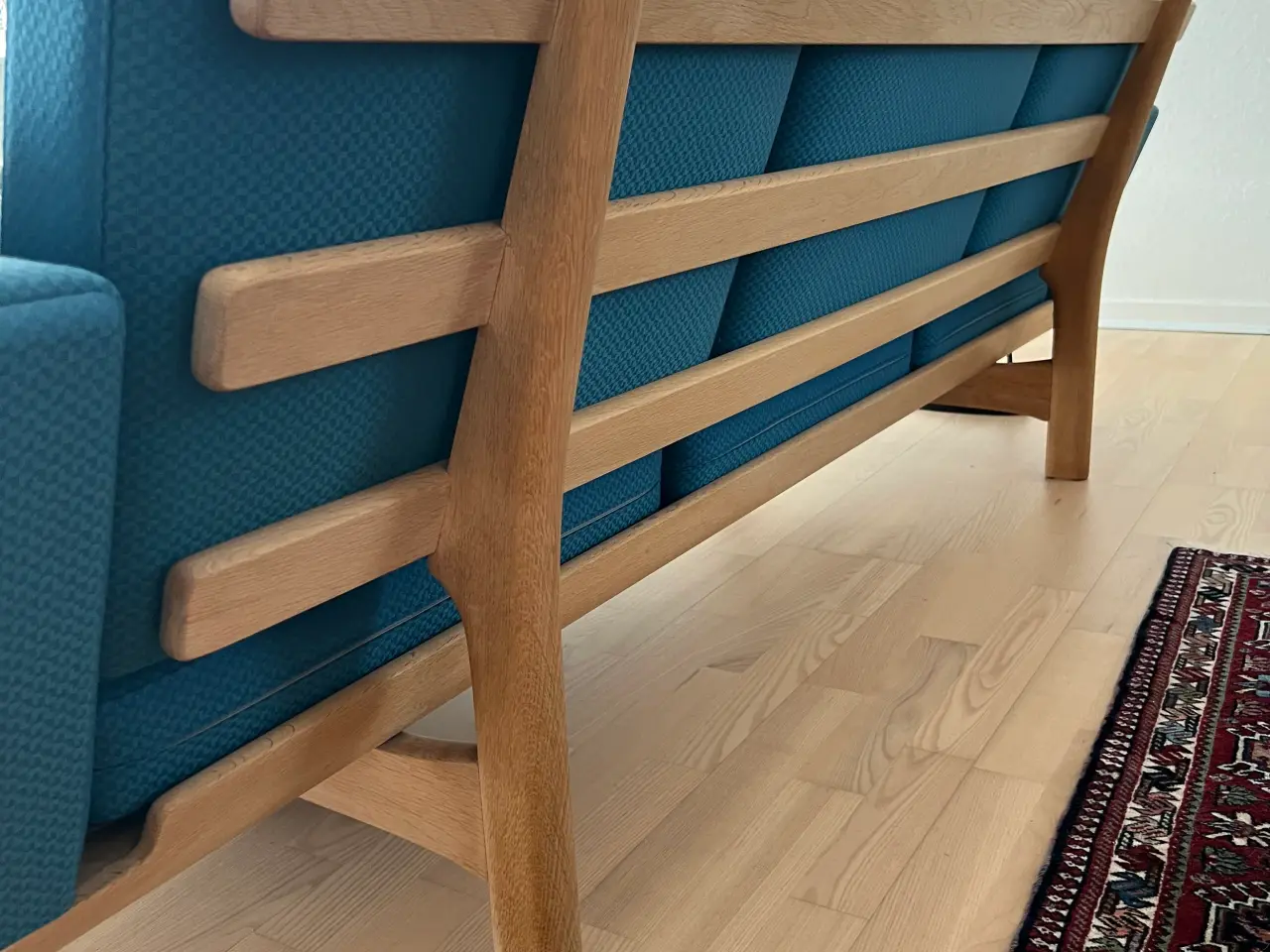 Billede 2 - Blå Wegner sofa GE236 m/springfjedre