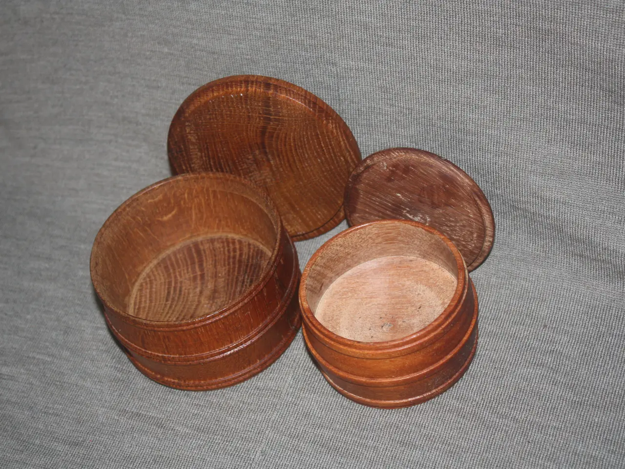Billede 4 - 2 stk. træ skrin diam. 8,5 cm og 7 cm