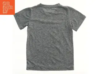 Grå t-shirt med grafik fra Nike (str. 110)
