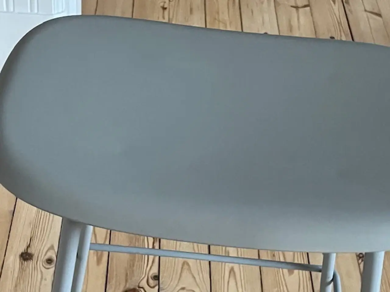Billede 3 - Barstol fra Muuto i lækker grå farve
