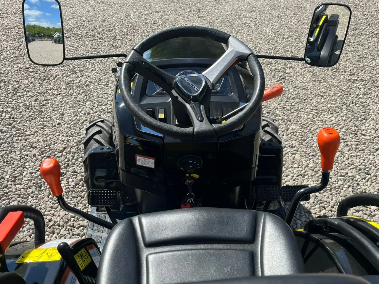 Billede 3 - Solis S26 Limited Edition i sort 6+2 Gearmaskine med Servostyring og brede traktorhjul