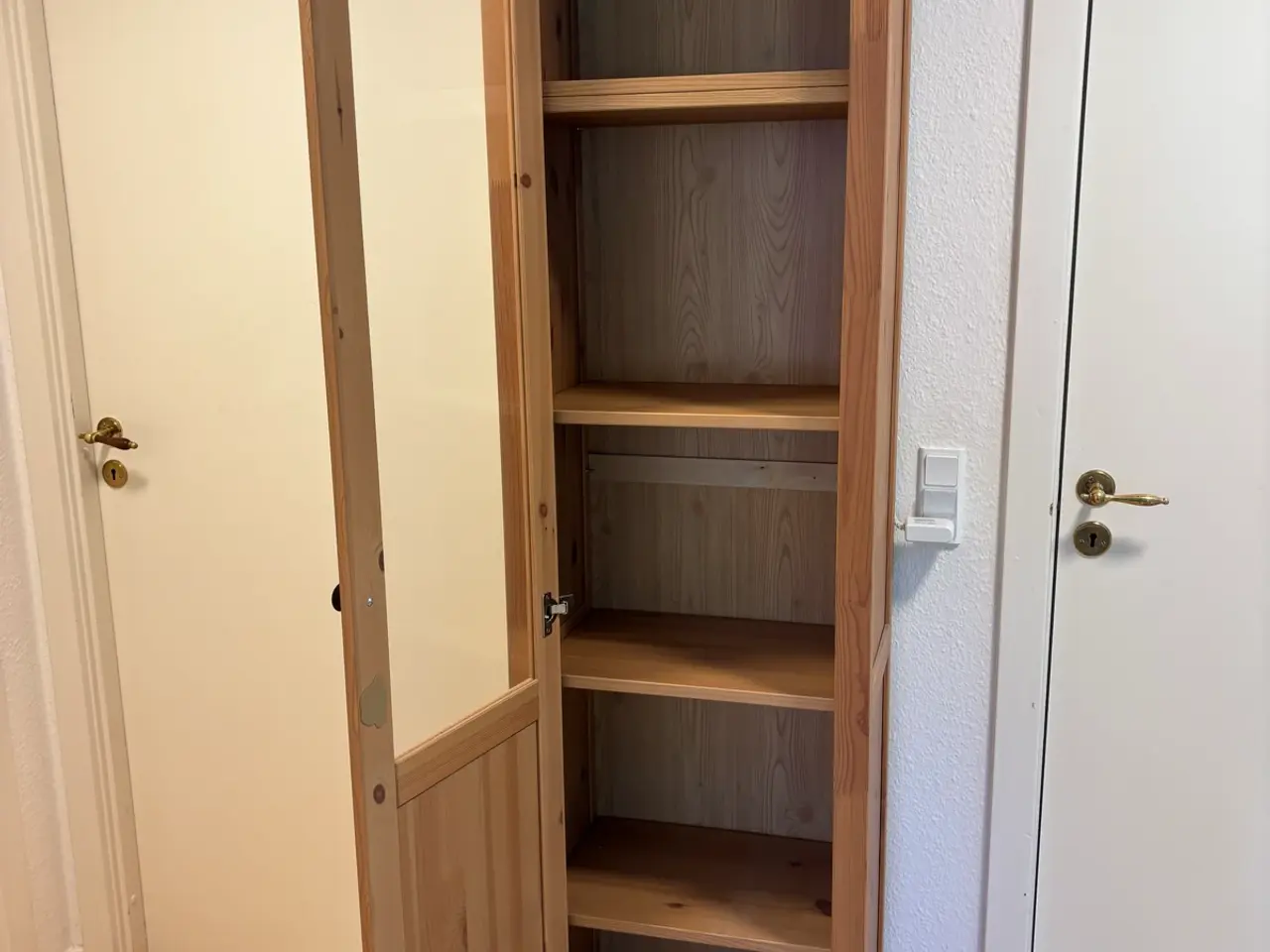 Billede 2 - Ikea Hemnes vitrineskab
