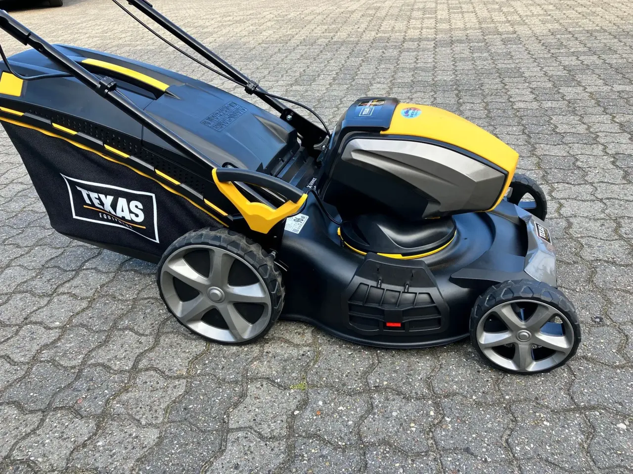 Billede 1 - TEXAS 4640TR-LI, batteri og fremdrift