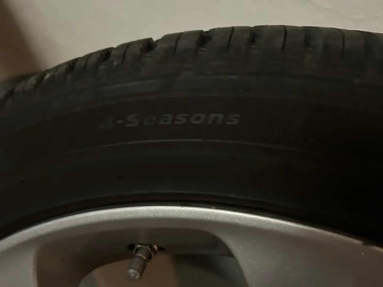 Billede 4 - Land Rover fælge med helt nye helårs dæk 