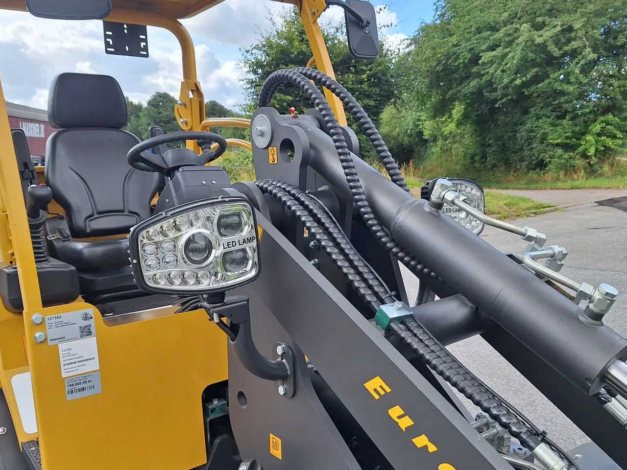 Billede 8 - Eurotrac W12S mellem tårn