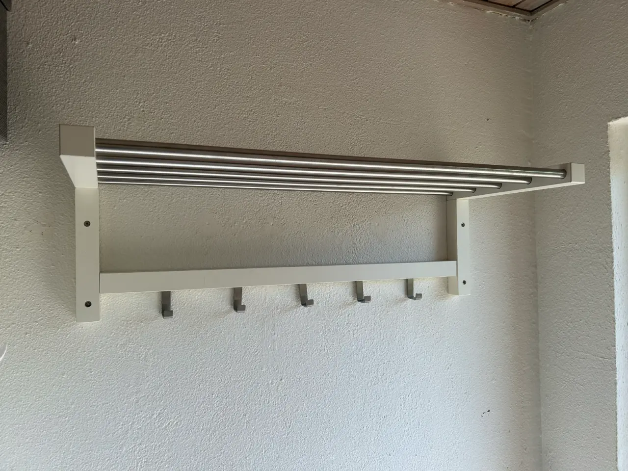 Billede 1 - IKEA Tjusig hattehylde/knagerække