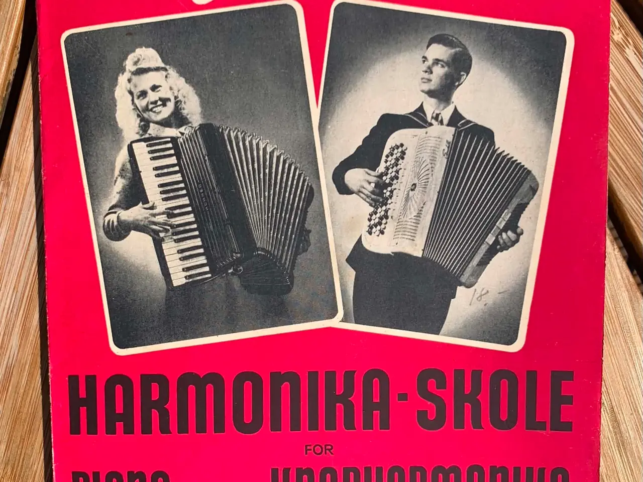 Billede 6 - Rød charmerende pianoharmonika