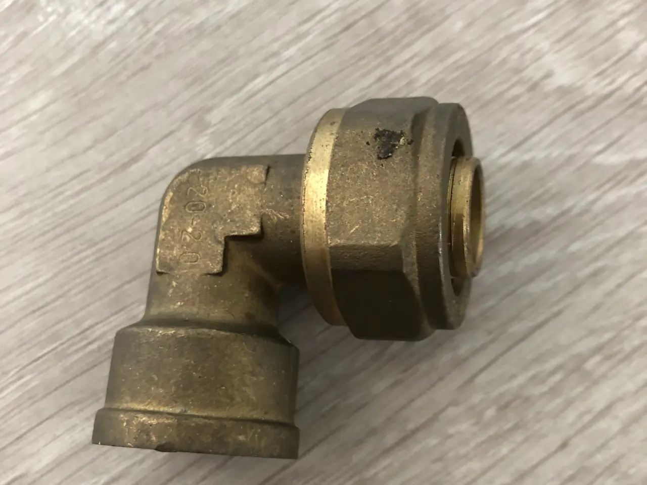 Billede 6 - 6 stk. HELT NYE messing vinkelkoblinger / fittings