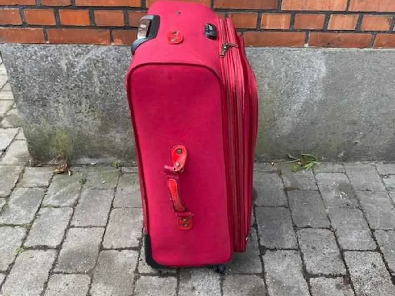Billede 2 - Kuffert 76 x 47 x 31 cm
