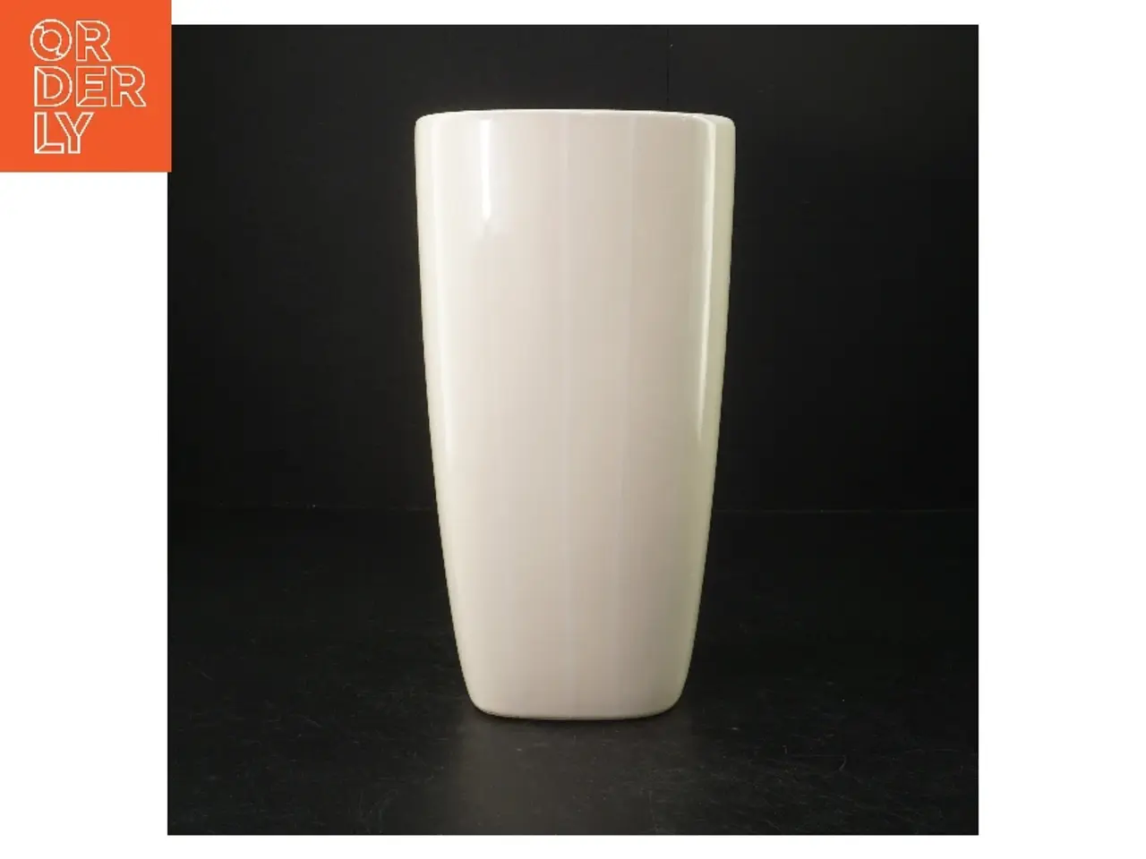 Billede 1 - Hvid porcelænsvase (str. H. 24 cm)