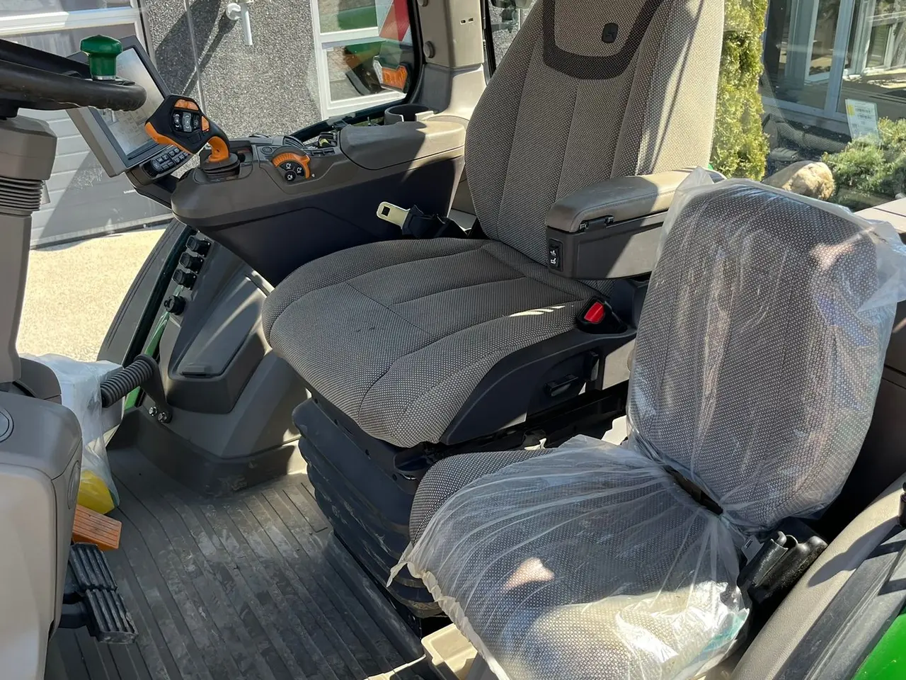 Billede 5 - John Deere 8R 370 Command PRO, med den store Michelin UltraFlex High Traction dæk montering. DEN ER SOM NY.
