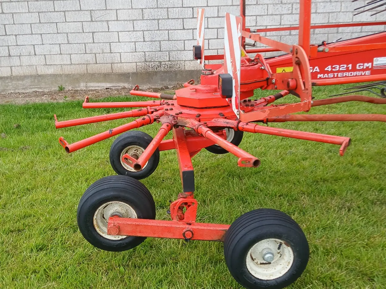 Billede 2 - Kuhn halm rive