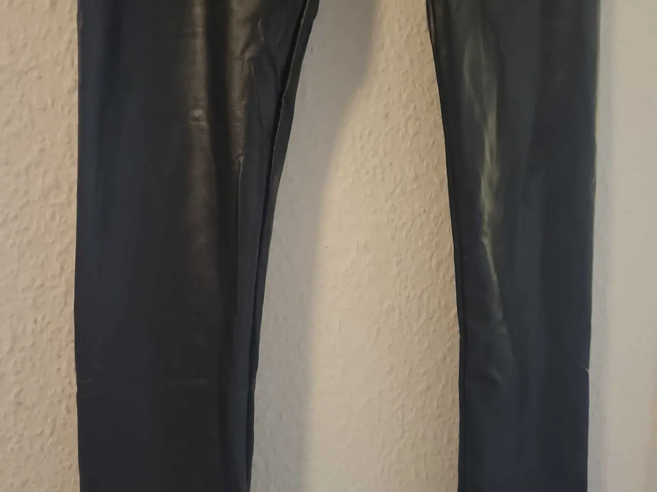 Billede 2 - Sorte & Lyserøde Latex Leggins