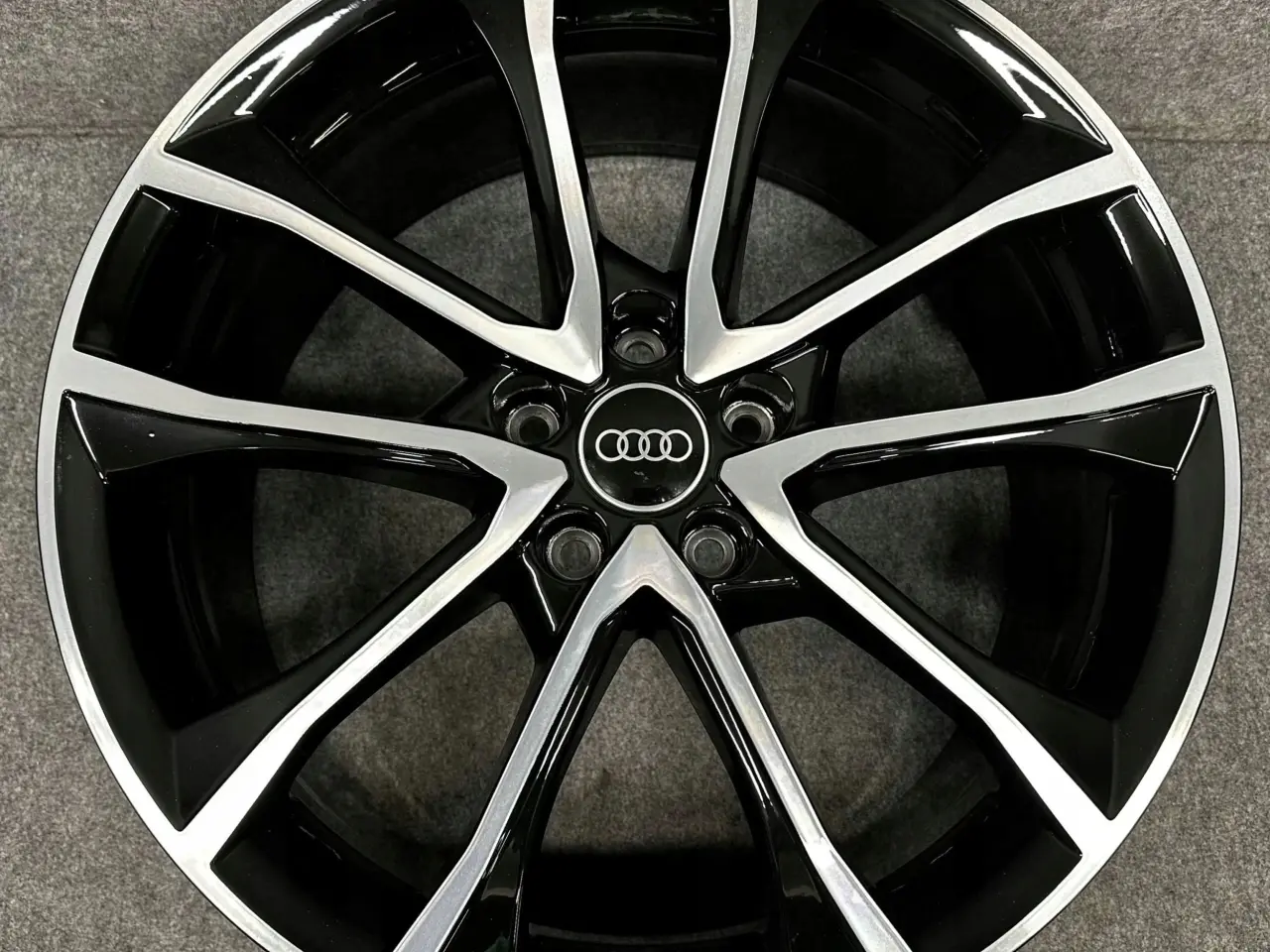 Billede 2 - ALUFÆLGE AUDI A4 S4 B9 8W0 19"