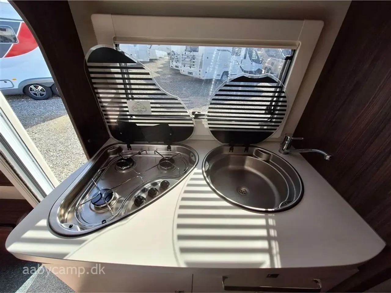 Billede 12 - 2019 - Benimar Tessoro 483 solceller. batteri. markise.duo control. tv. KUN 29,000 km.