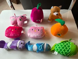 Kramme dyr, bamser, tøjdyr, frugter. Mrk. Leico