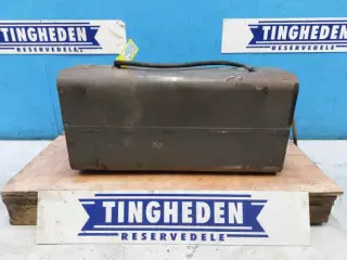 Massey Ferguson 690 Dieseltank 1679610M92