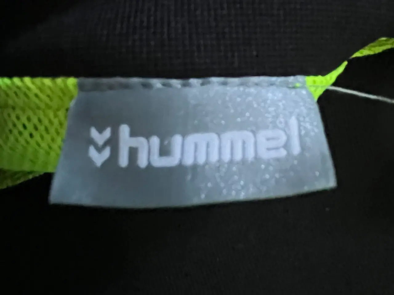Billede 5 - Træningstrøje fra Hummel. 
