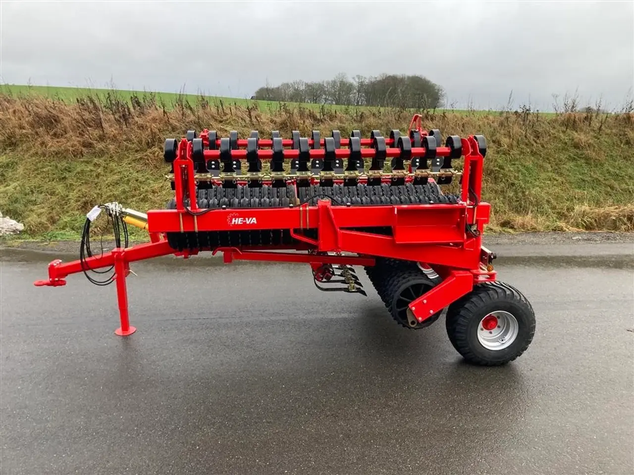Billede 10 - HE-VA HE-VA TIP ROLLER 8.20 m. Spring-Active-Transfer System - som er en fjederaktiveret vægtoverføring.