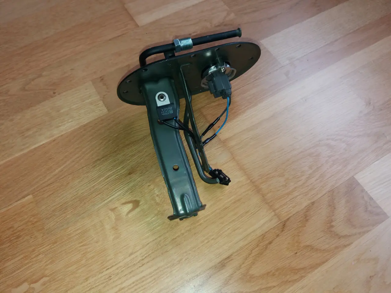 Billede 3 - Beslag brændstofpump Toyota Carina /Corona mf.