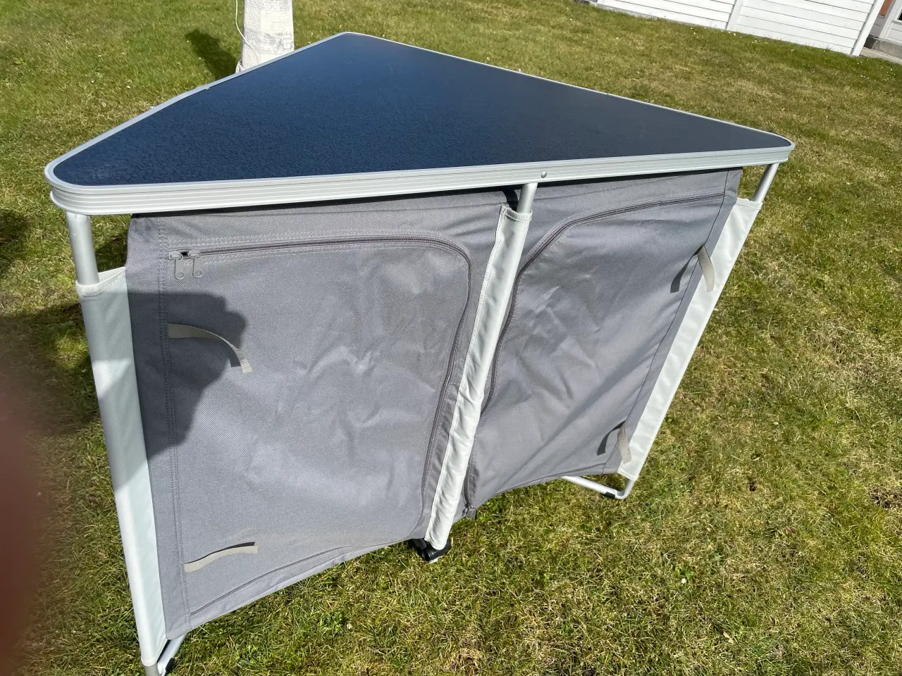 Billede 1 - Hjørneskab til camping