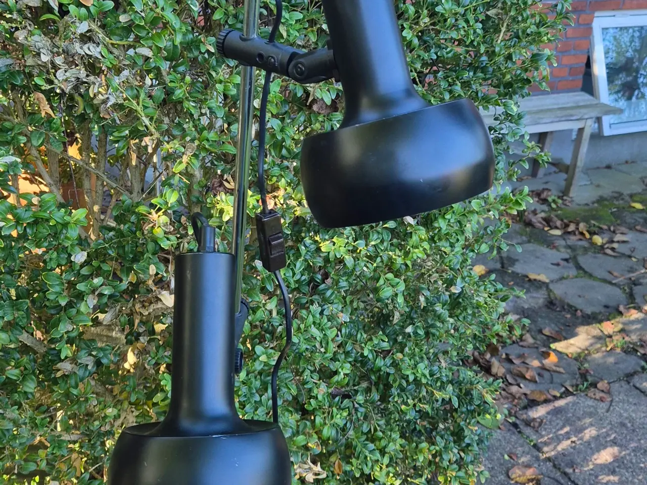 Billede 1 - Gulvlampe med to sorte spot