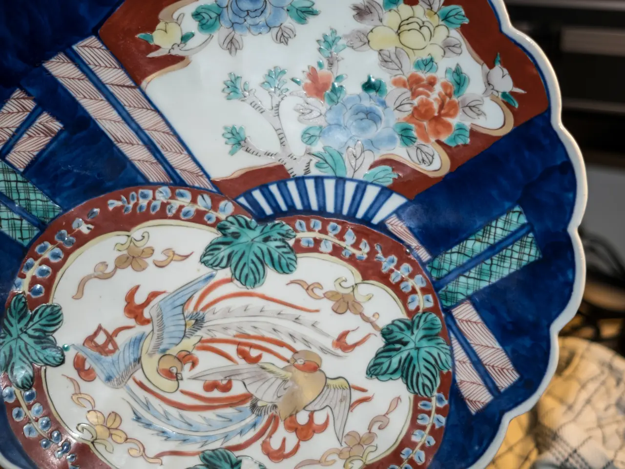 Billede 2 - Imari Fad, Japan . Anno 1820.   Ø 32 cm.  Musling 