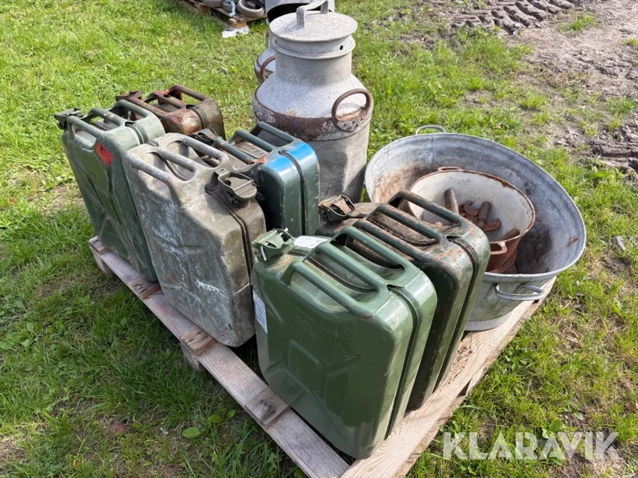 Billede 2 - Lot Jerrycans og assorterede metal - 6 styk