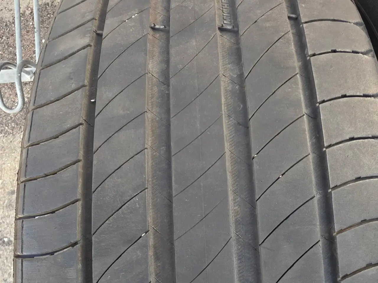 Billede 5 - Michelin sommerdæk 215/60 R17 ca 50 - 60% mønster