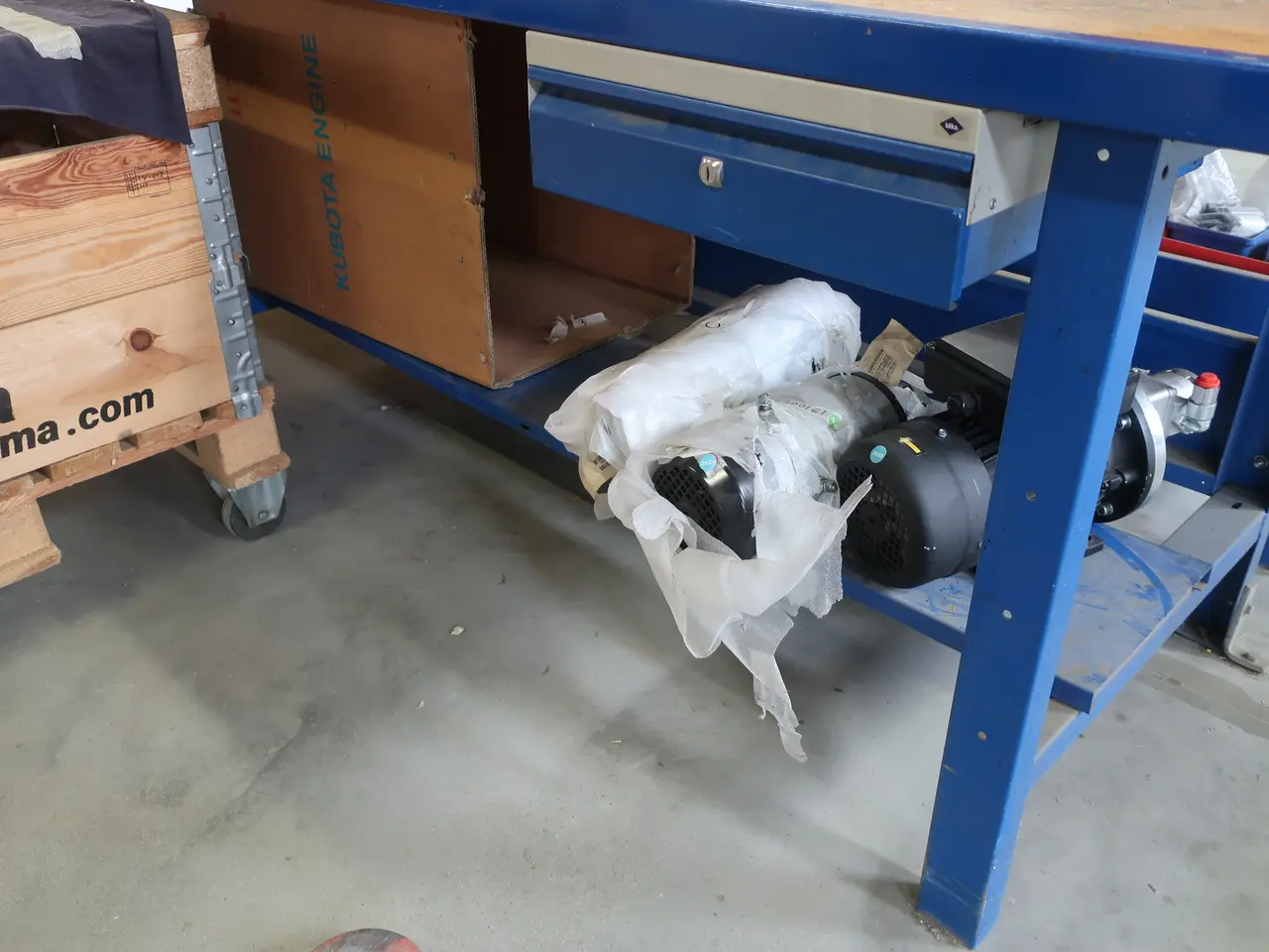 Billede 3 - Arbejdsbord med indhold