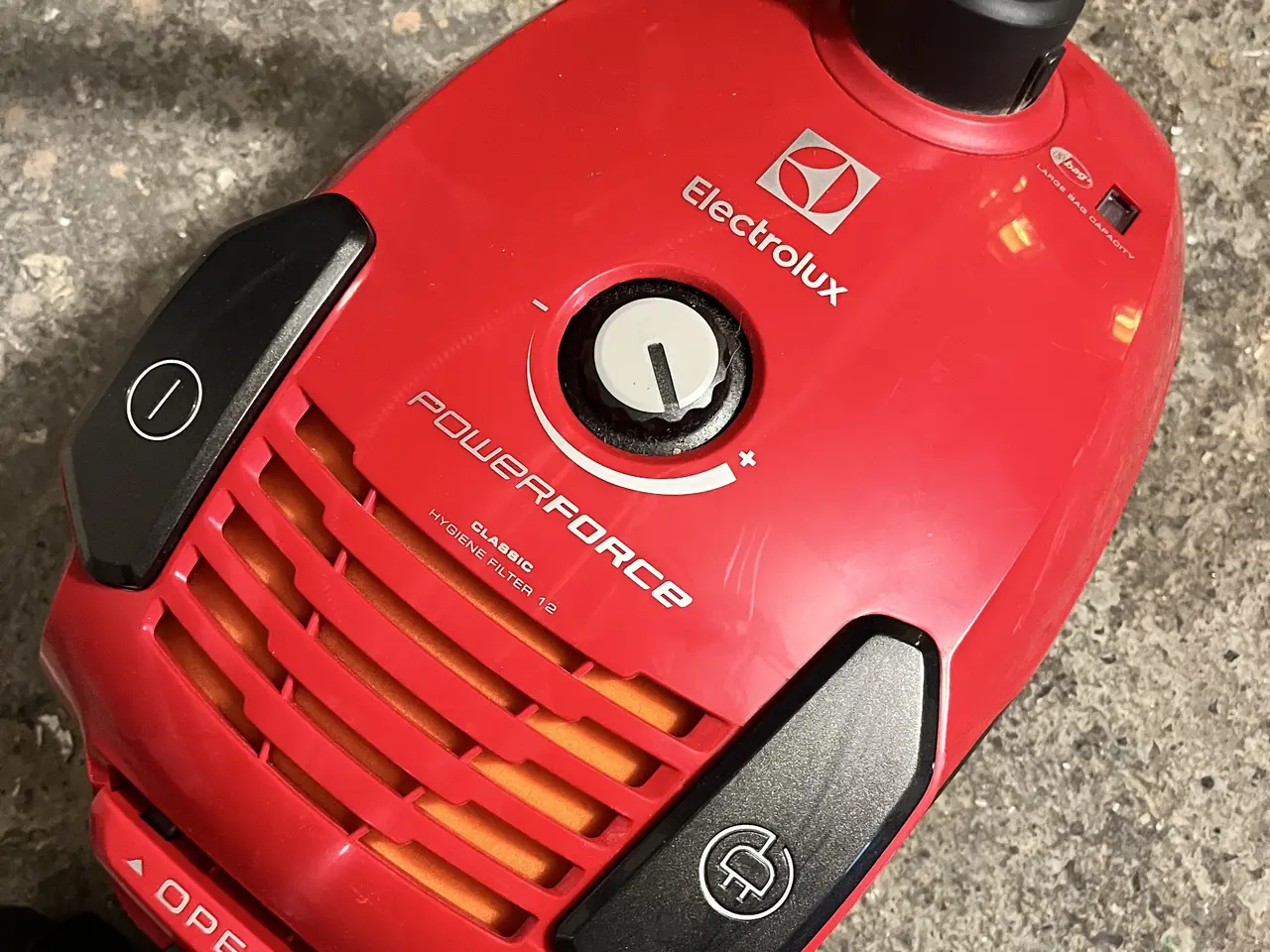 Billede 2 - Rød Electrolux PowerForce støvsuger
