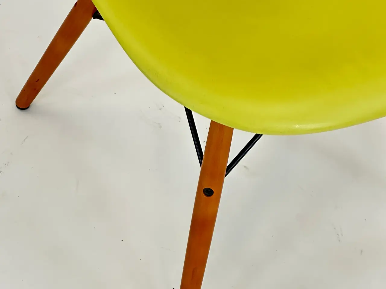 Billede 7 - Vitra DSW Stol – Gul med Træ Stel