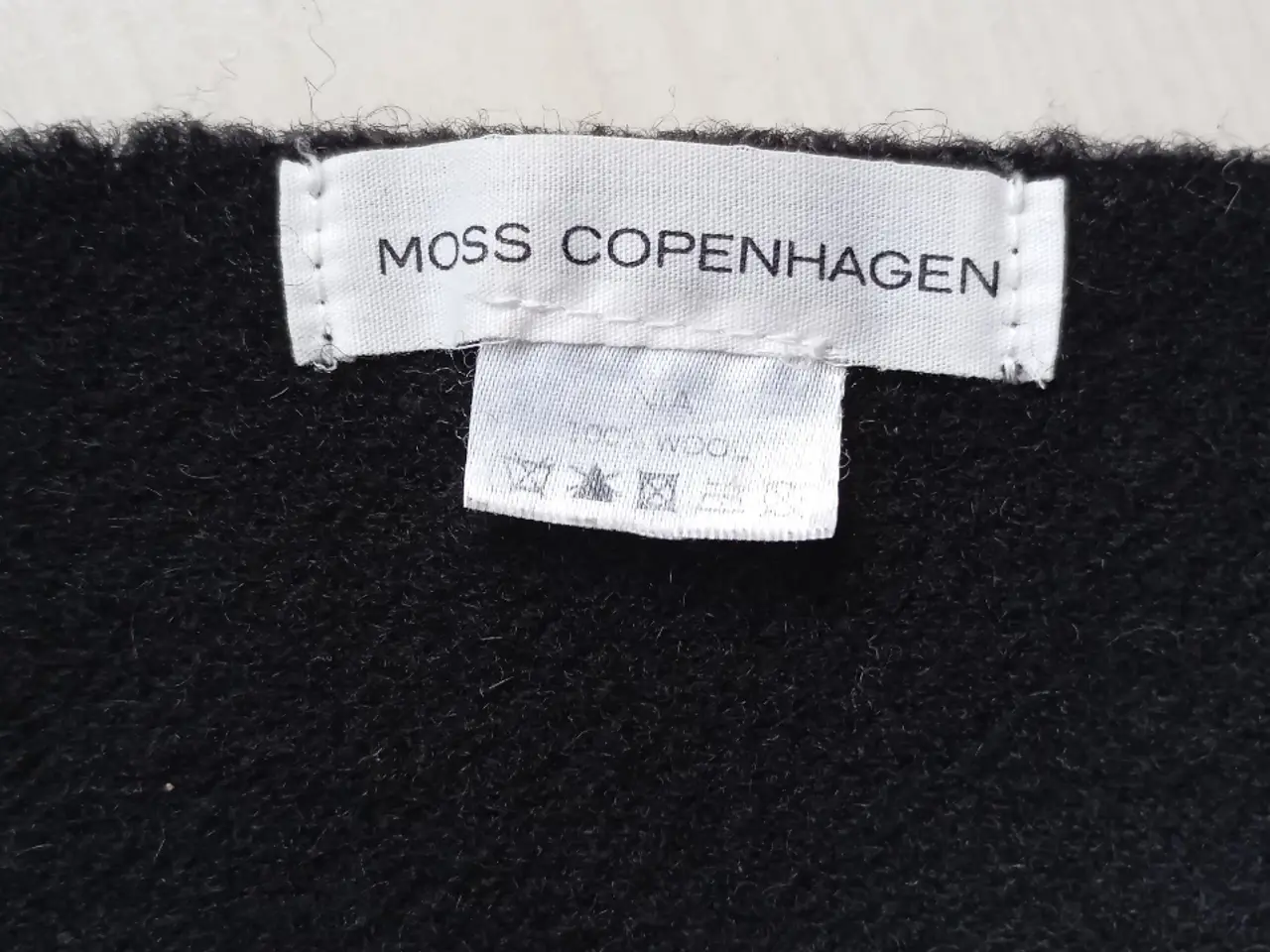 Billede 3 - Lækkert Moss Copenhagen uldhalstørklæd