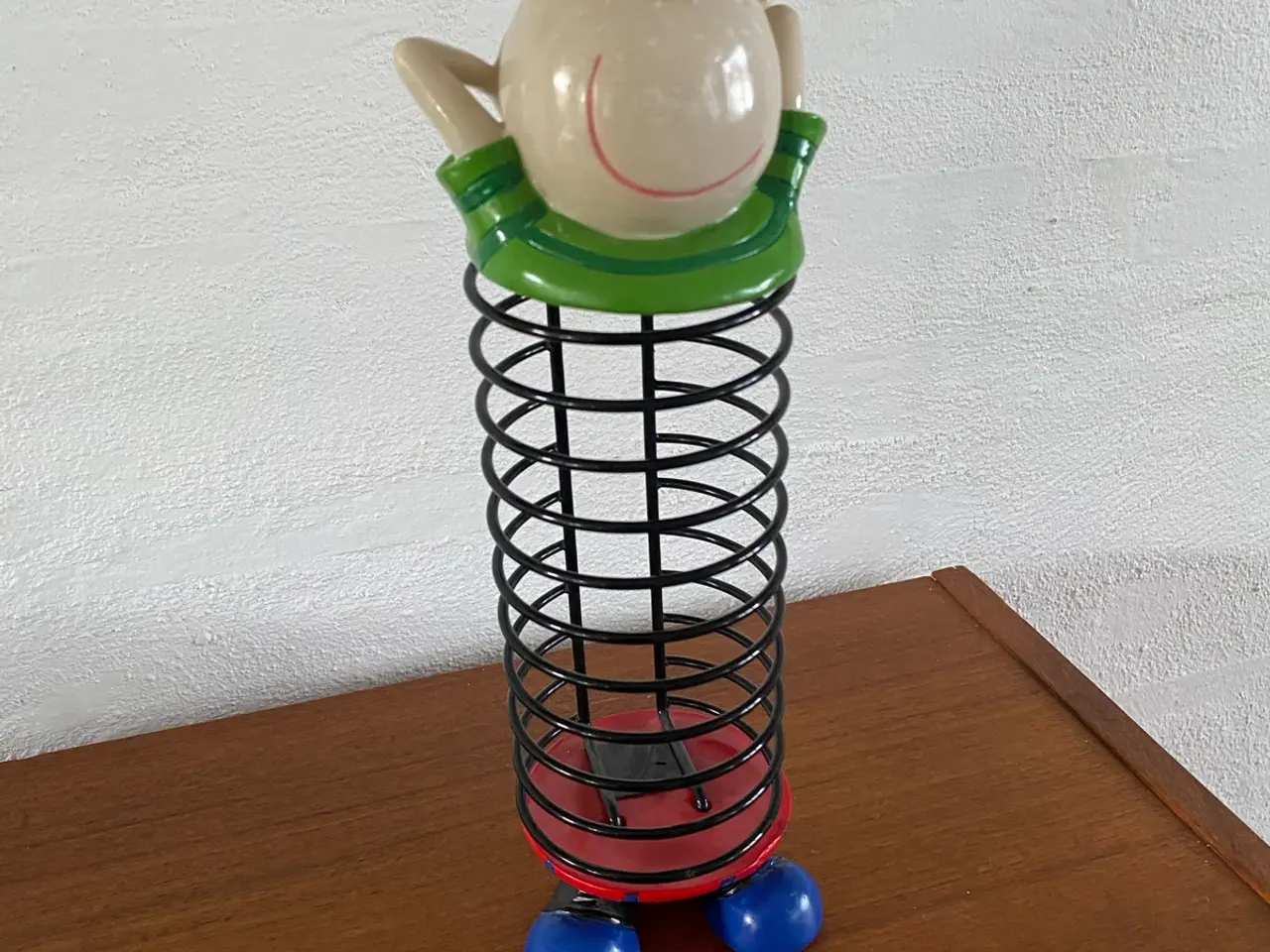 Billede 1 - Figur holder til tallerken , papir