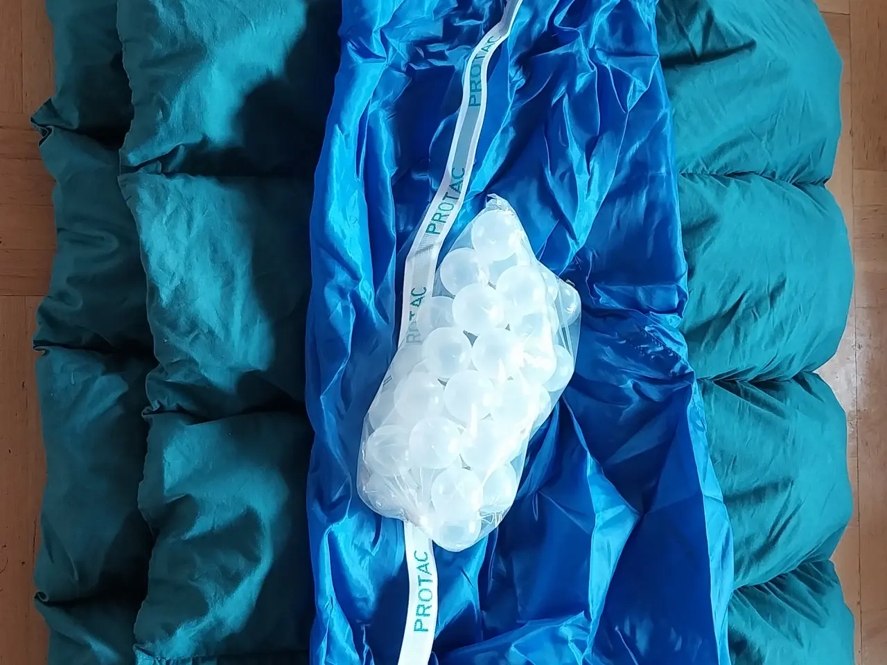 Billede 1 - Kugledyne alm størrelse godt 7 kg.