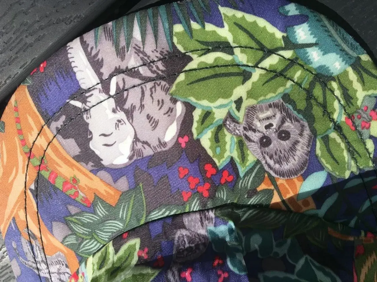 Billede 2 - Drengekasket.  jungle / safari