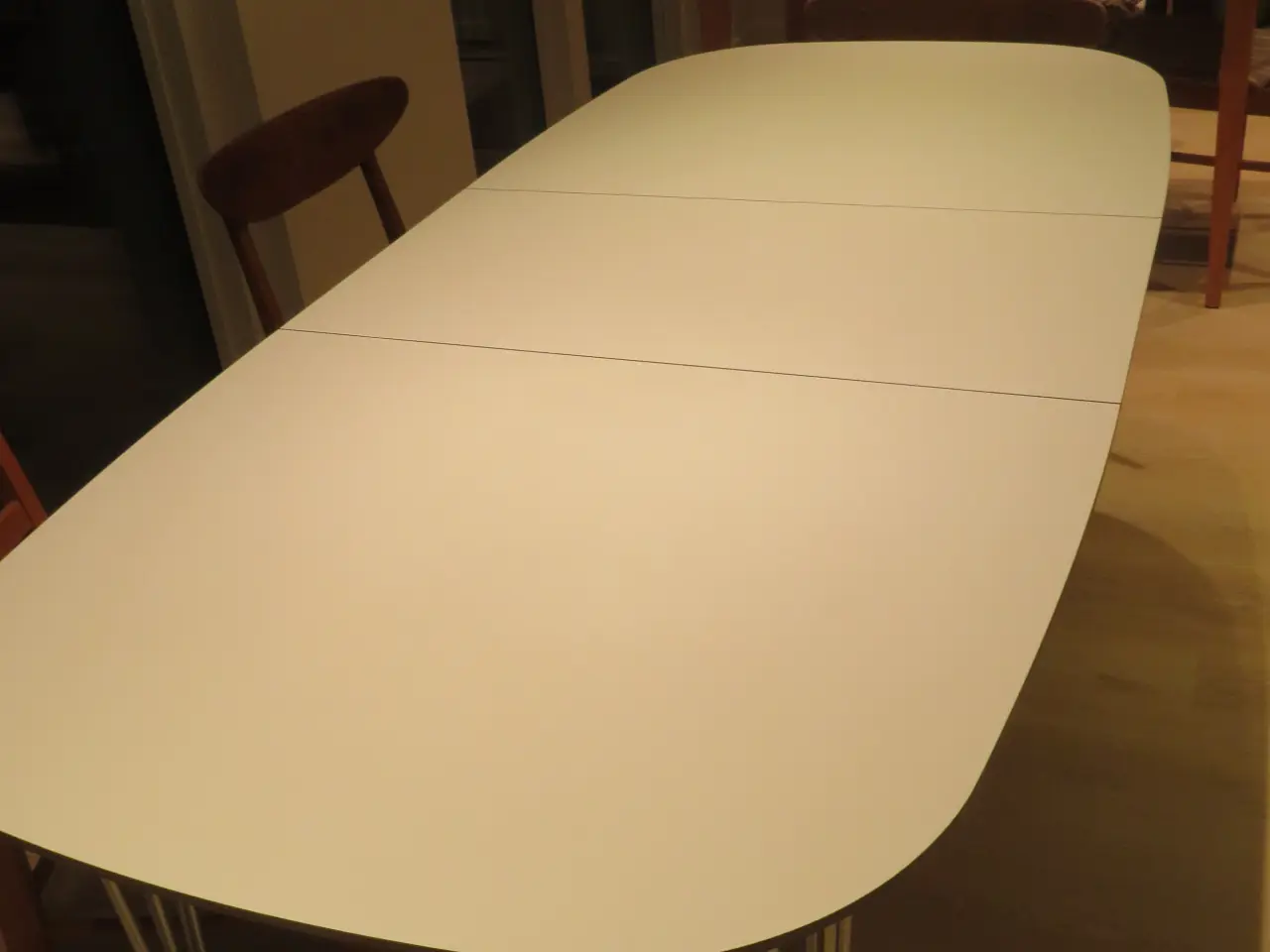Billede 2 - Spisebord, Haslev, hvidt med stålben