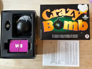 Crazy bomb, dan spil