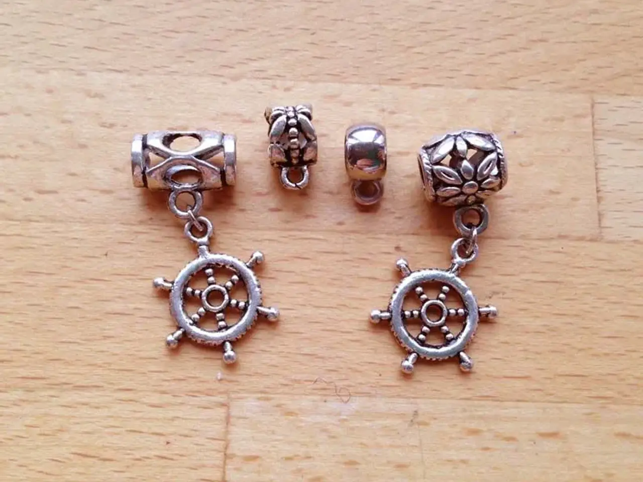 Billede 5 - VEDHÆNG MED ROR # Smykke til armbånd #