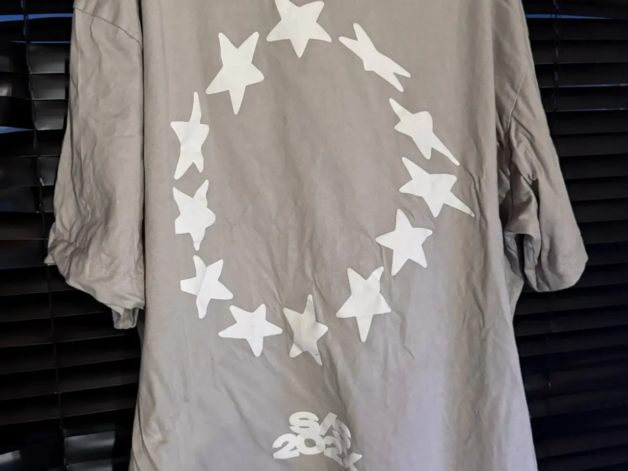 Billede 2 - H&M Loose Fit T-shirt - Grå med stjerner