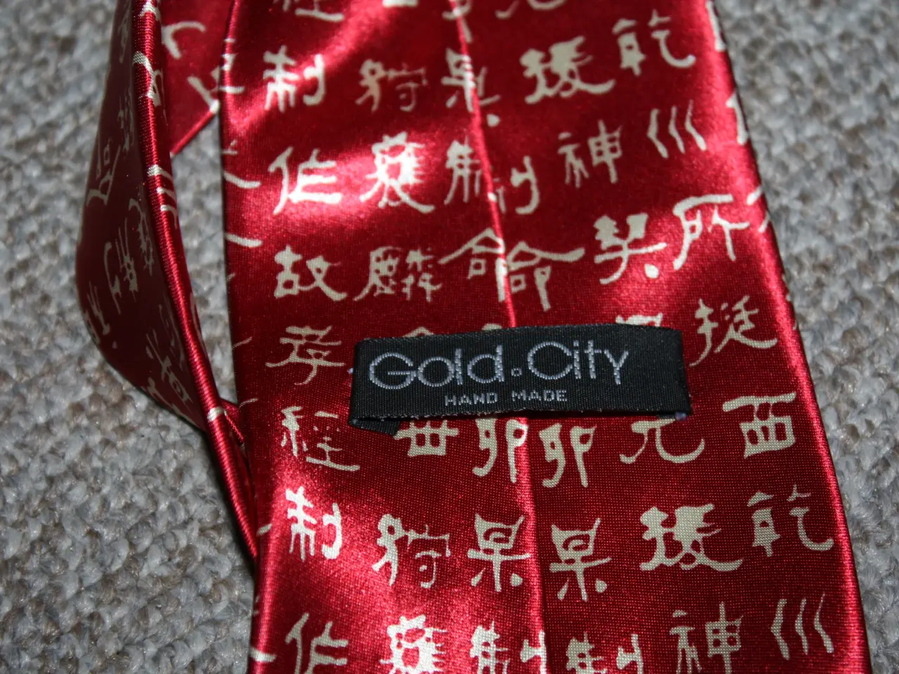 Billede 2 - Slips med hieroglyffer Gold City 100% silke