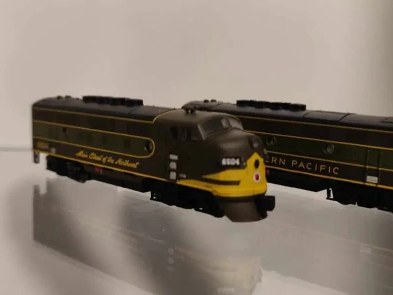 Billede 1 - Modeltog. AZL F3 A/B diesel lokomotiver. Z skala.