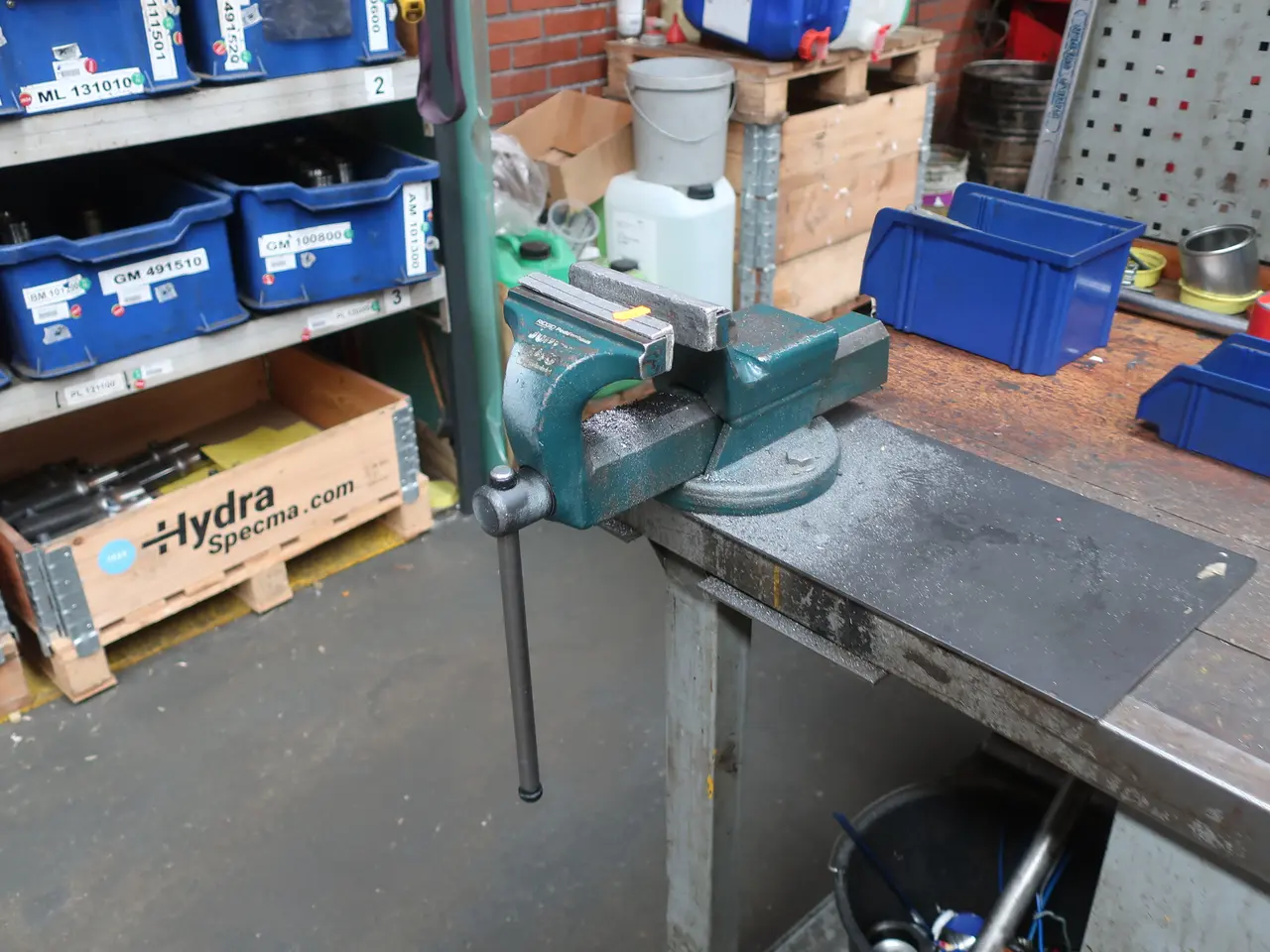 Billede 5 - Arbejdsbord med indhold