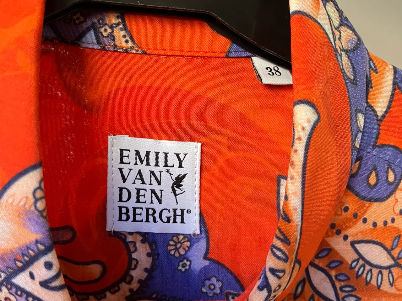 Billede 2 - Flot, ubrugt, Emily van den Bergh skjorte, str 38