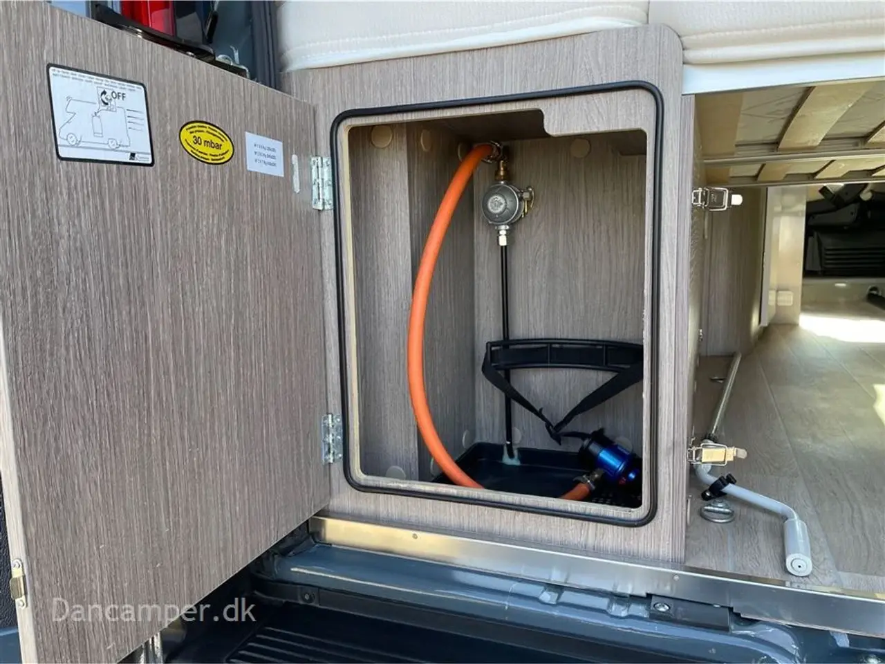 Billede 40 - 2023 - Chausson ROAD LINE V594 VIP MAX UNDER KLARGØRING! Super spændende, kort van med to dobbeltsenge på tværs i køjesystem. 2,2, L motor , 140 HK, solcelle og markise m.m.