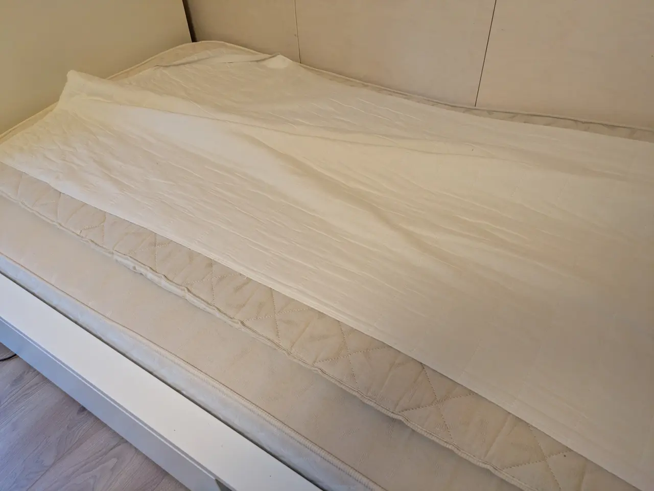 Billede 3 - IKEA hvid seng, opbevaringsskuffer, sovemål 90x200