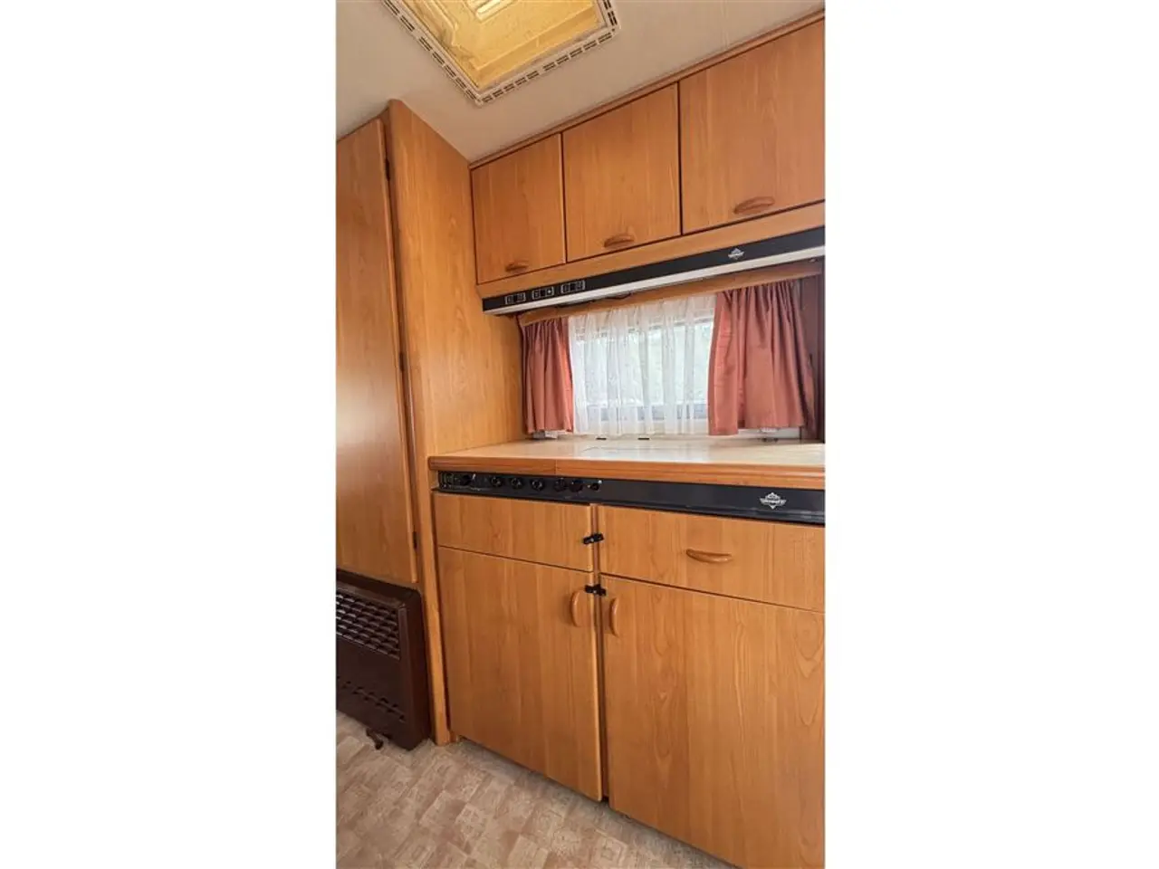 Billede 5 - 1995 - Hobby De Luxe 460 T Pæn og velholdt campingvogn