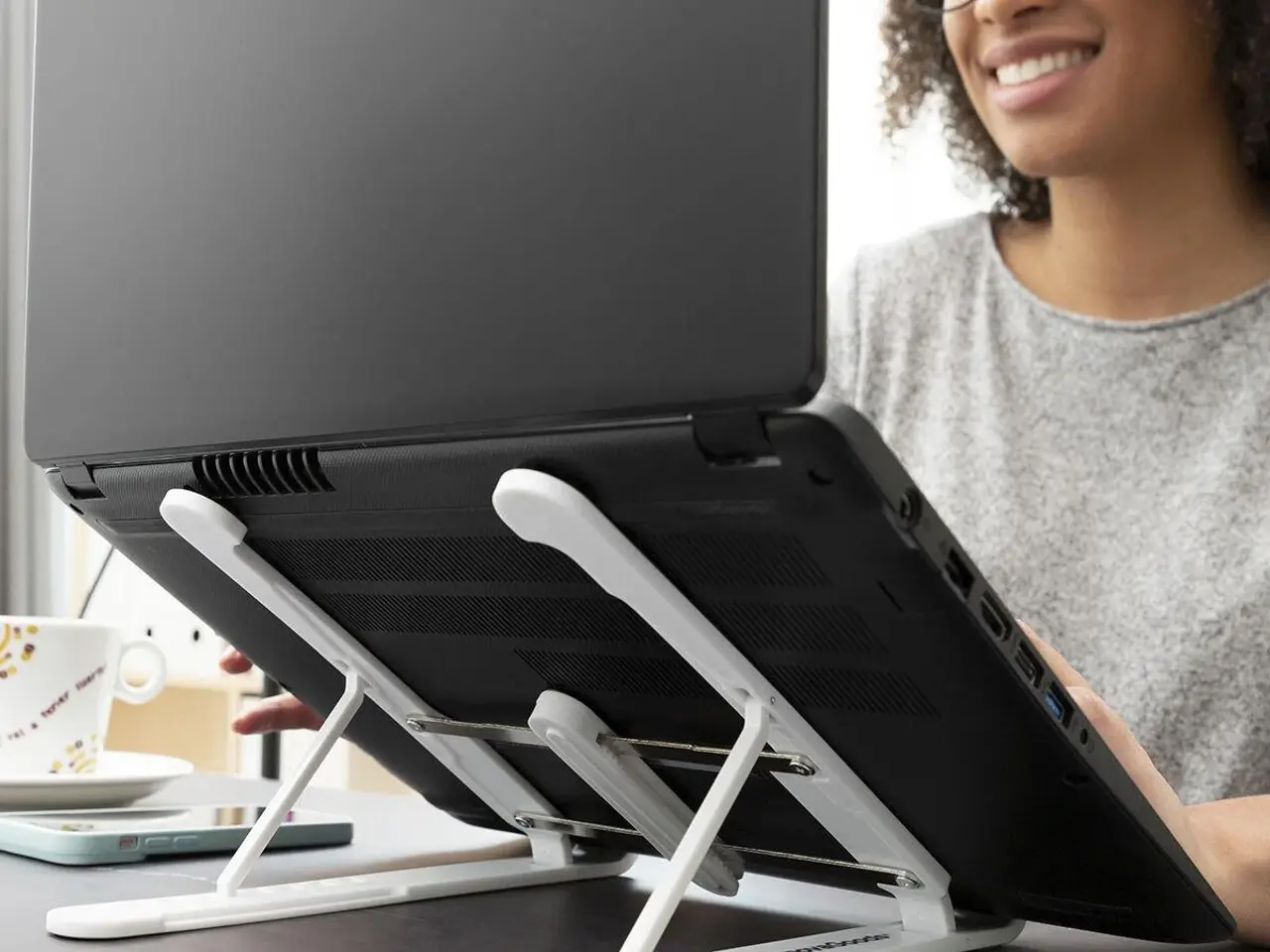 Billede 5 - Flappot - fleksibel og justerbar laptopstand fra (hvid/grå)
