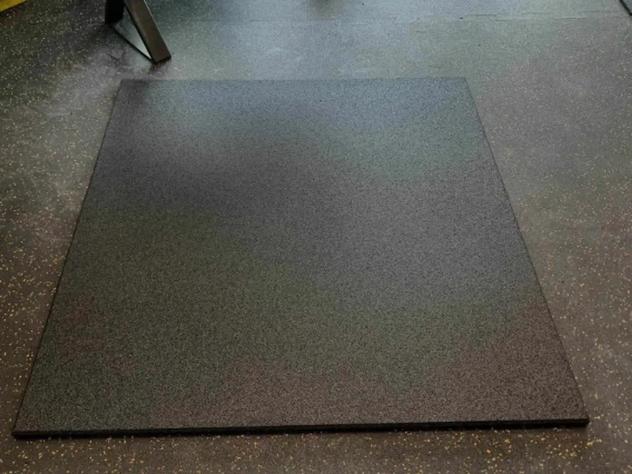Billede 1 - Gummi Gulv 15mm 105cm x 105cm Gym Floor